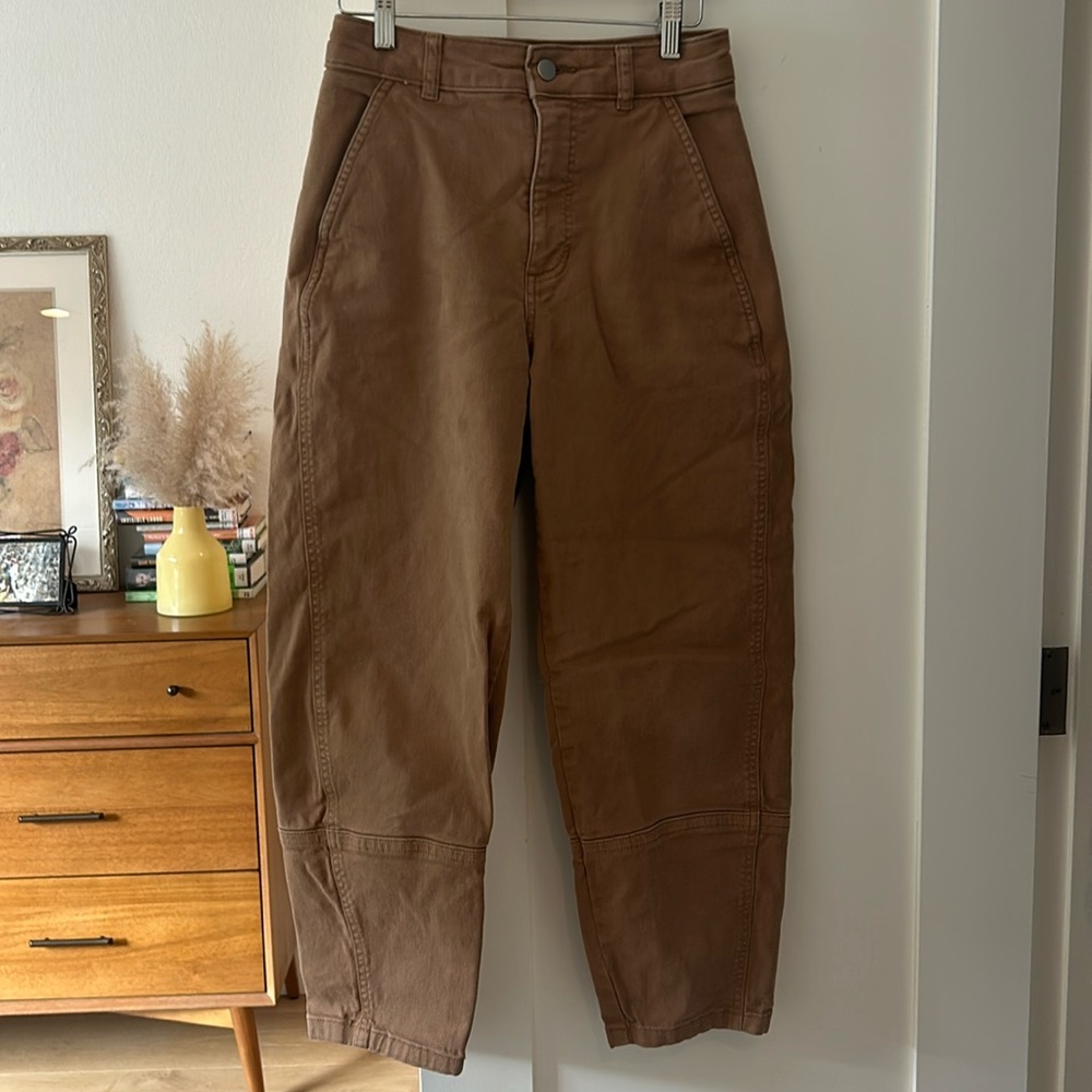 Barrel Jean in rust color